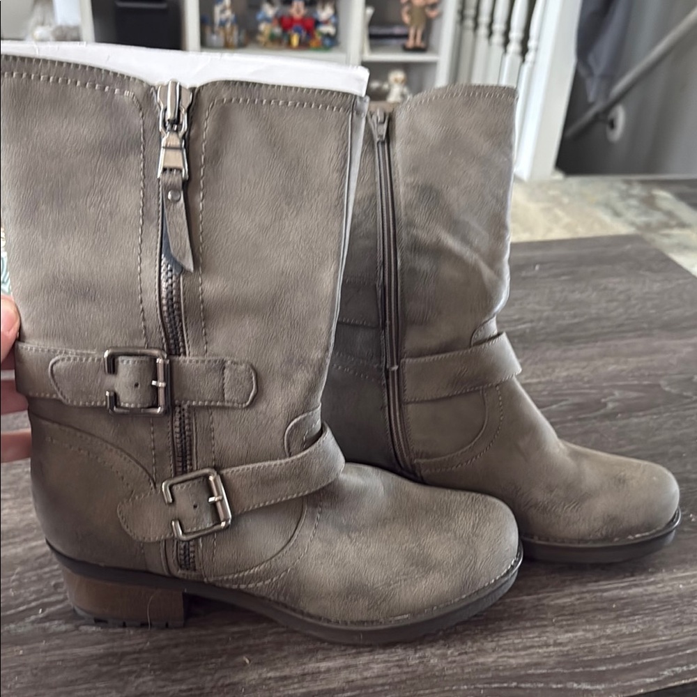 Women's Gray Mid-Calf Boots